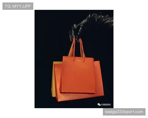 冯彦哲拎着大牌购物袋走出商场,那一幕比赛场还抢镜 冯彦哲拎着大牌购物袋走出商场,那一幕比赛场还抢镜